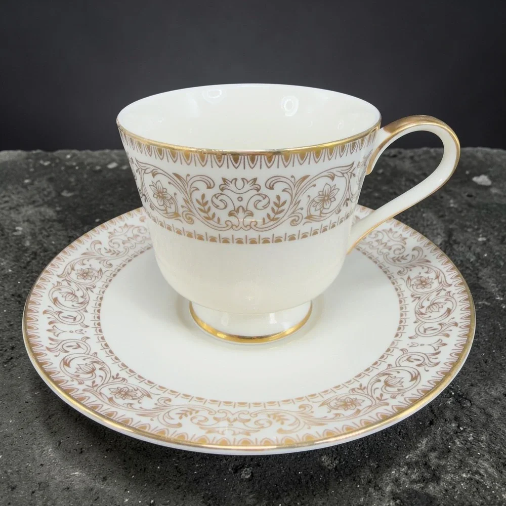 Royal Castle Goldaccent Ivory China Tea Cup and Saucer Set Gold Trim‎ Japan VTG